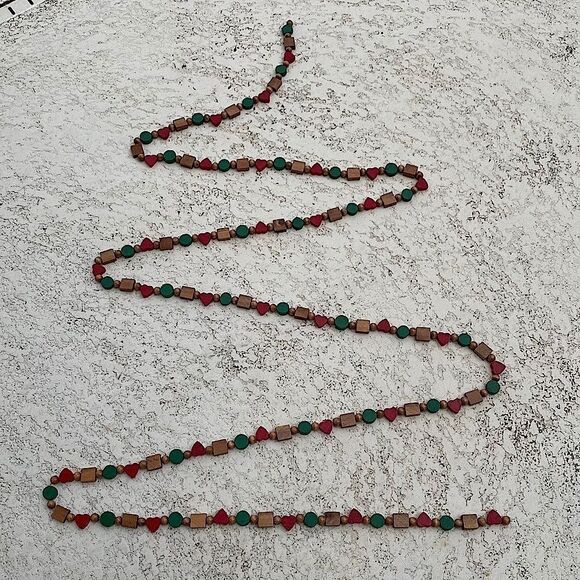 Vintage 9’2” Beaded Garland Red, Green & Natural Wood - Picture 4 of 8
